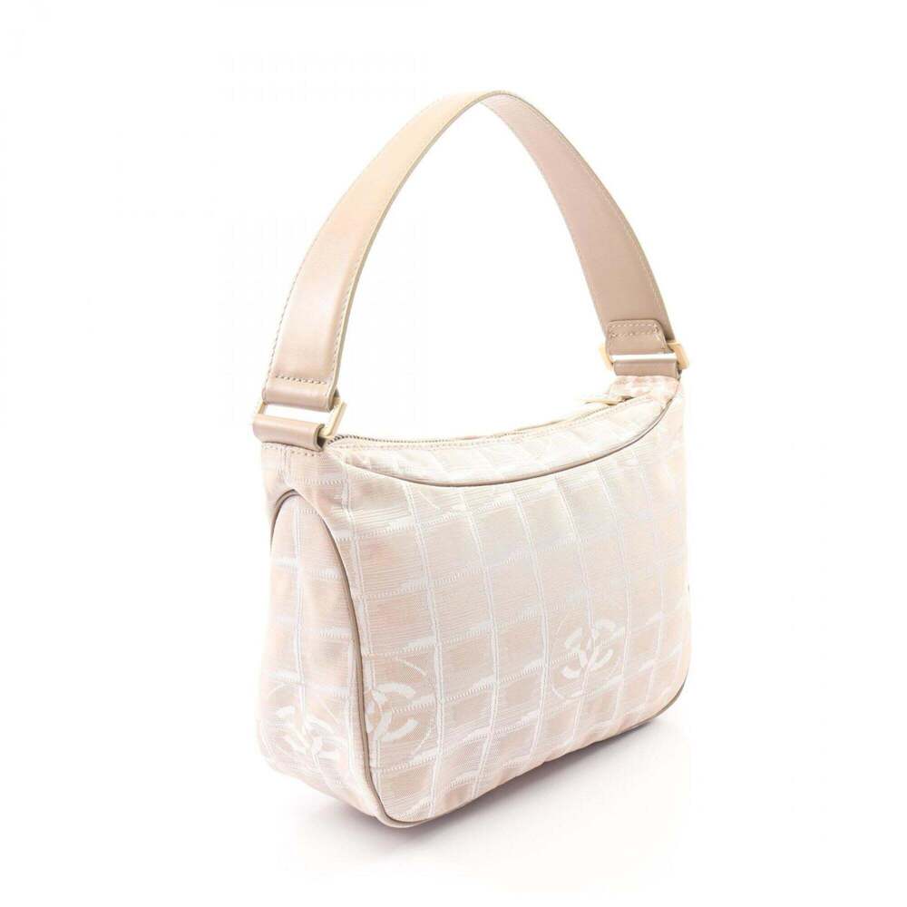 CHANEL Cream Leather Shoulder Bag - Picture 2 of 9